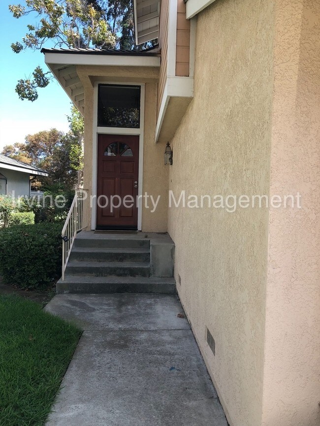 Foto del edificio - Lovely Lake Forest Home!