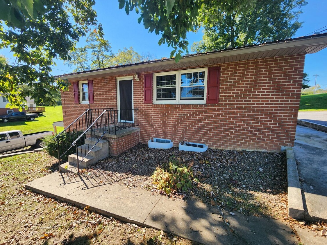 Primary Photo - 15475 Oak Rd