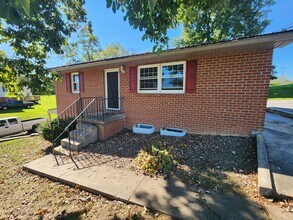 Building Photo - 15475 Oak Rd