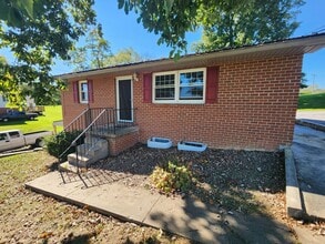 Building Photo - 15475 Oak Rd