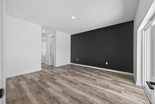 Building Photo - 181 NW 6th Pl