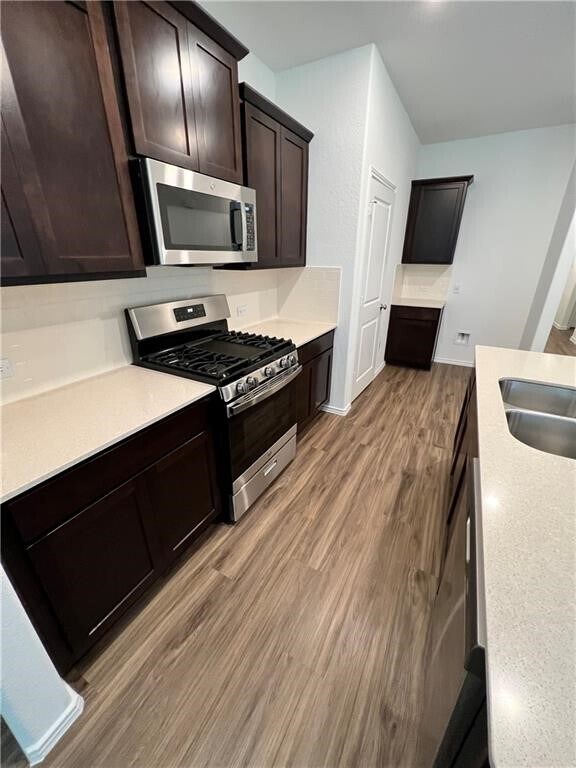 Foto del edificio - 3305 Dosted Daisey St