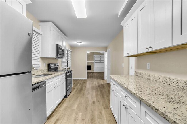 Building Photo - 4127 Windsor Castle Way
