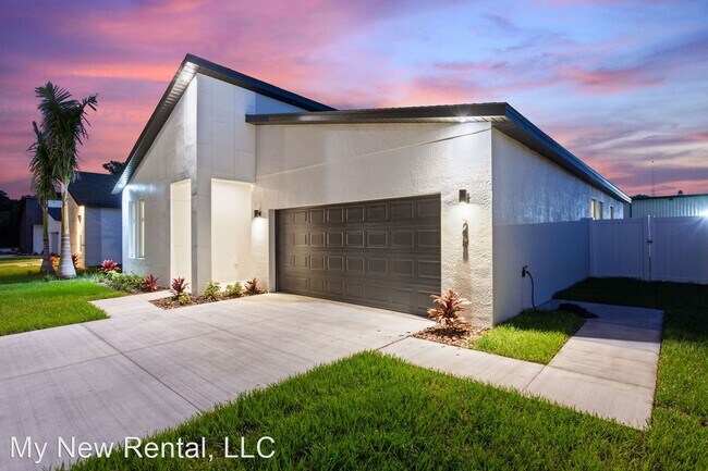 Building Photo - 4 br, 2 bath House - 208 Newcastle Court