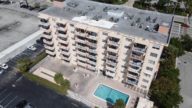 Foto del edificio - 2200 E Hallandale Beach Blvd