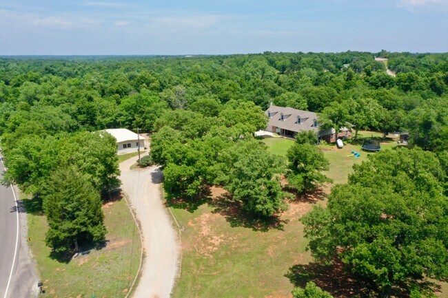 Building Photo - 8000 N Harrah Rd