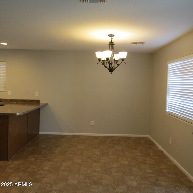 Foto del edificio - 40106 W Thornberry Ln