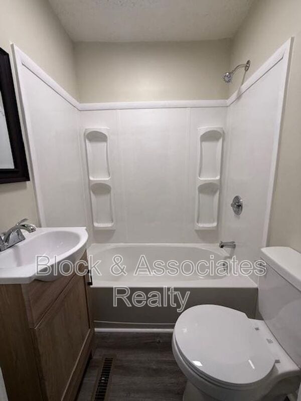 Foto del edificio - 3844 Green Point Dr