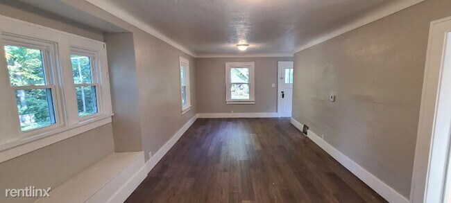 Building Photo - 3 br, 1 bath House - 2736 Mondamin Ave