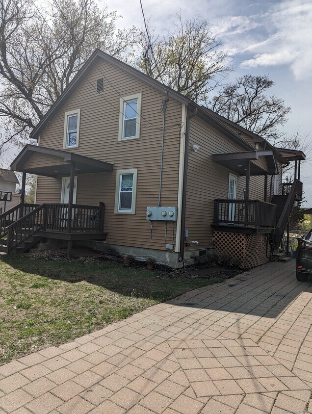 Primary Photo - 99 River Rd