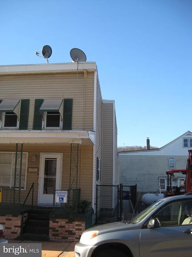 206 S Mill St, Saint Clair, PA 17970 Townhome Rentals in Saint Clair