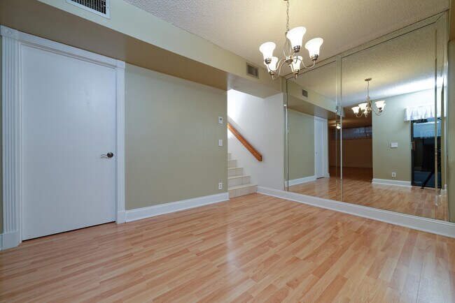 Foto del edificio - 8353 Trent Ct