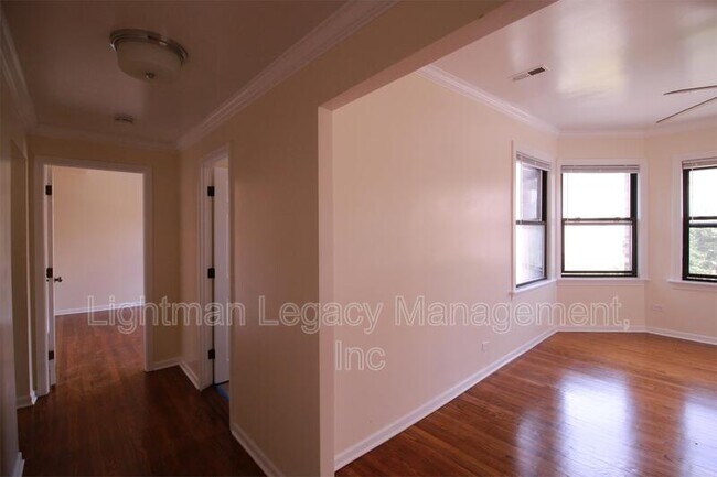 Building Photo - 5028 N Kimball Ave