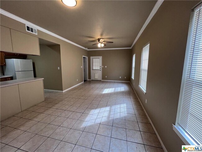 Building Photo - 315 Briarbend Dr