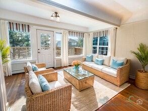 Building Photo - 210 6th Ave