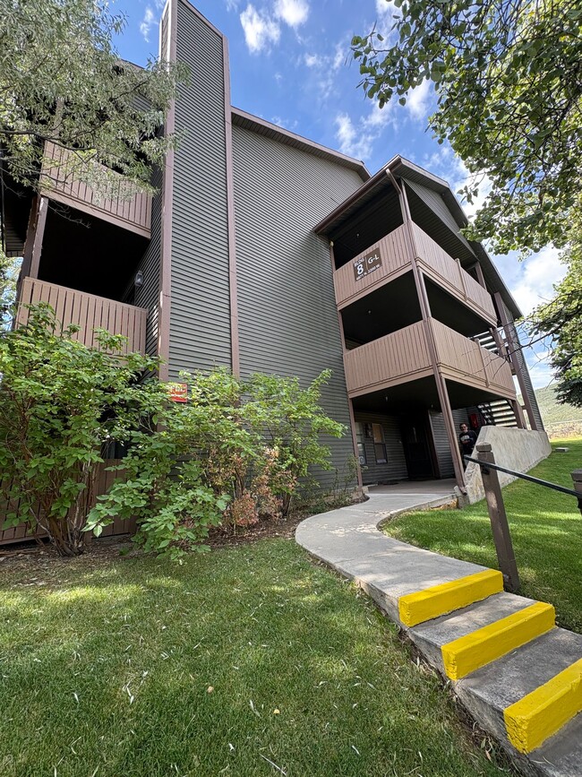 Building Photo - 6871 N 2200 W