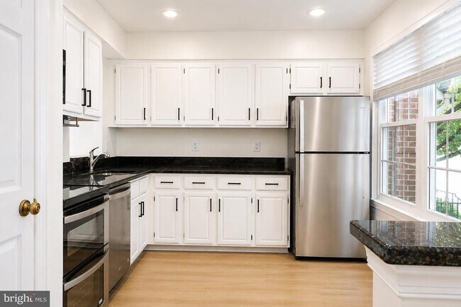 Foto del edificio - 2103 Dominion Heights Ct