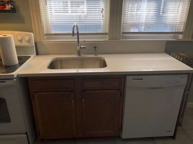 Building Photo - 84 Endicott St