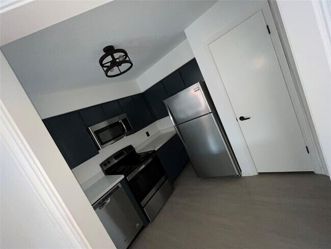 Building Photo - 12500 Sandpiper Dr