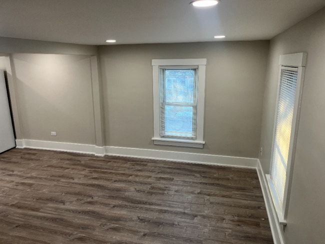 Photo - 312 S Van Buren St Apartment