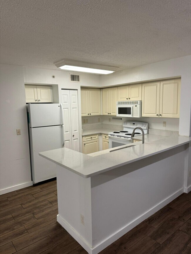 Foto del edificio - 1270 Wildwood Lakes Blvd