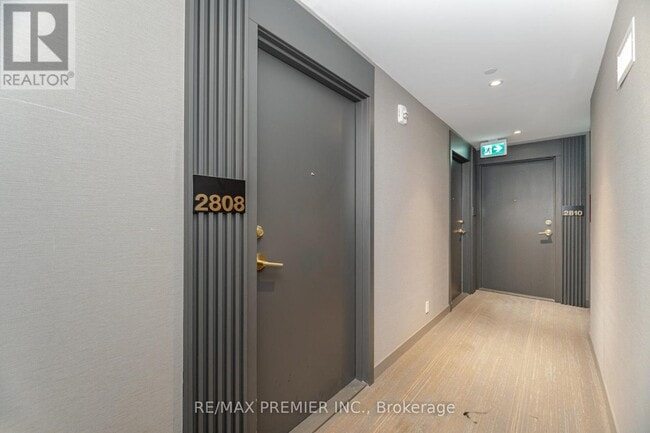 Building Photo - 950 Portage Pkwy