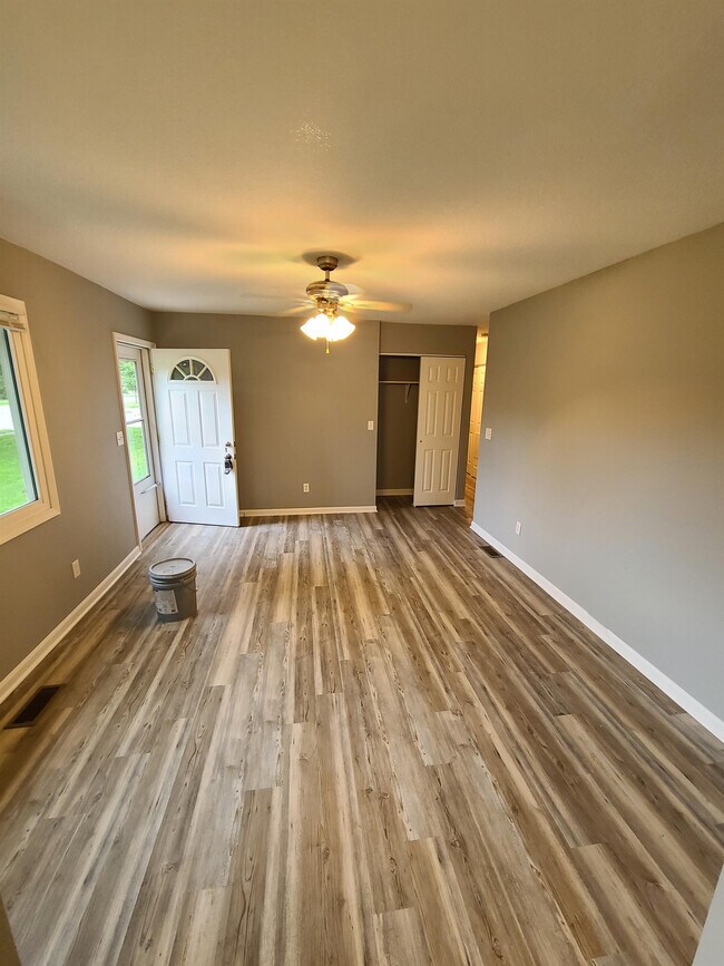 Building Photo - 1202 Ellis Dr