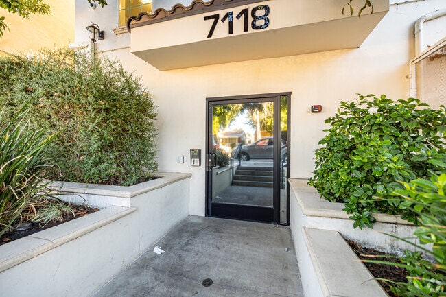 Entrance - 7118 Amigo Ave