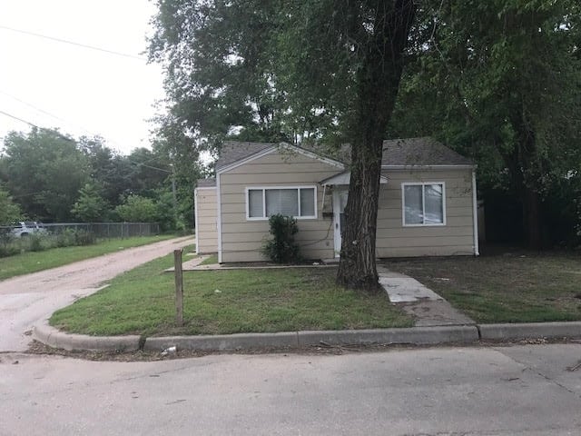 Primary Photo - 1020 E Clark St