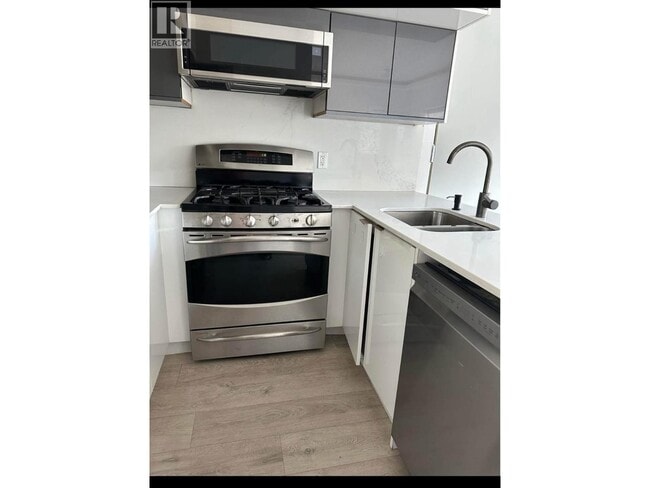 Building Photo - 2626 Spuraway Ave