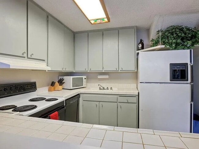 Foto del edificio - 4545 Collwood Blvd