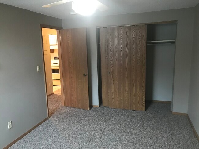 Building Photo - 814 Benton Dr