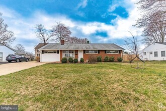 Building Photo - 4801 Apple Tree Dr
