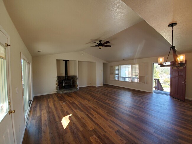 Foto del edificio - 13011 Sylva Ln