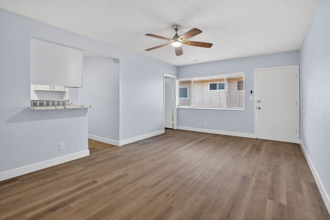 Interior Photo - 811 Gardenia Avenue