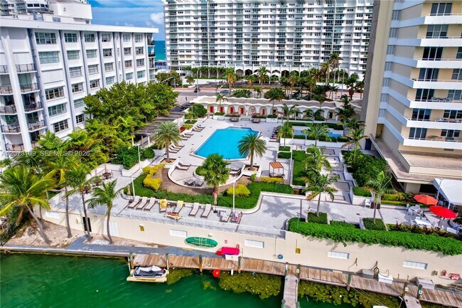Foto del edificio - 5600 Collins Ave
