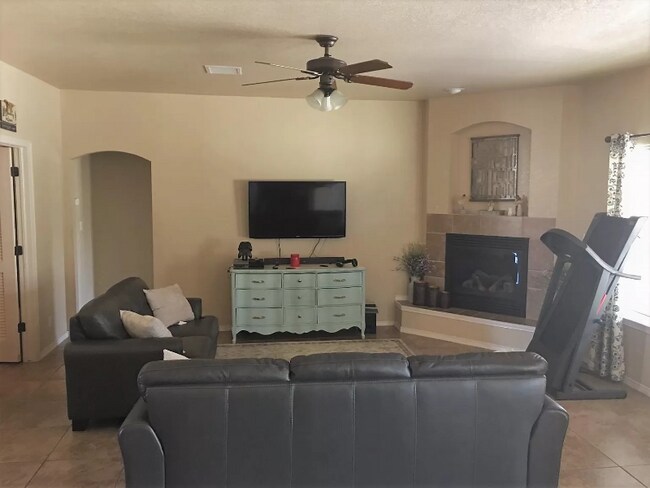 Building Photo - 5611 Wales Dr