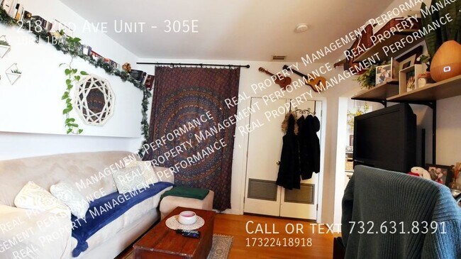 Building Photo - Beautiful Bright & Light 3rd Fl Condo 1 Bl...
