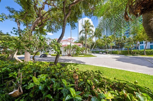 Foto del edificio - 3255 NE 184th St