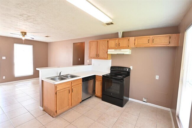 Building Photo - 13719 White Heather Dr