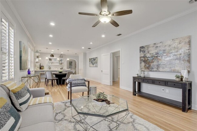 Foto del edificio - 1016 Harwood Pl