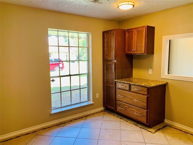 Foto del edificio - 7510 Leaftex Dr