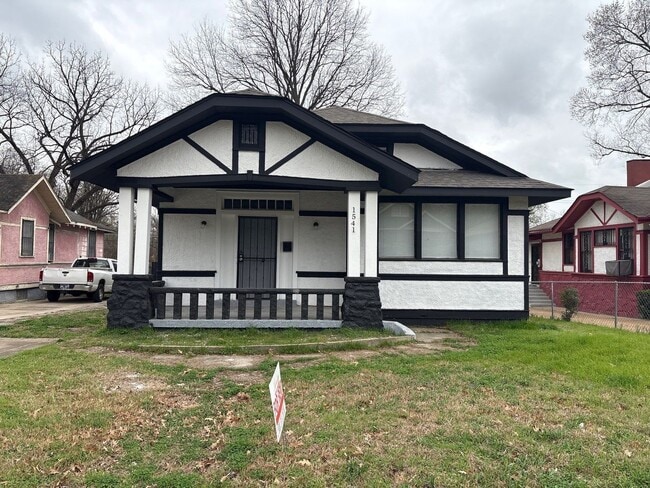 Foto del edificio - Newly updated 3-bedroom, 1-bath home - Open To Section 8