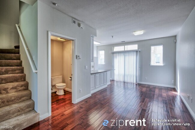 Foto del edificio - 3 br, 2.5 bath Townhome - 128 Holly Court,...
