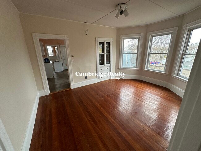 Building Photo - 104 Inman St