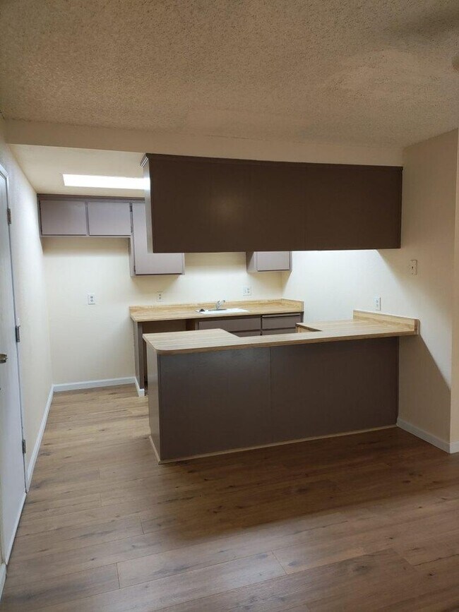 Building Photo - 8007/8009 68th