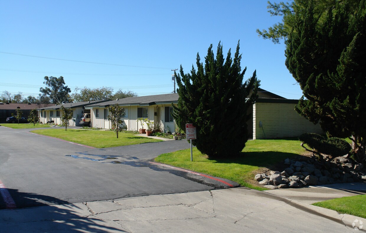 Primary Photo - 1053 Meadowlake Dr