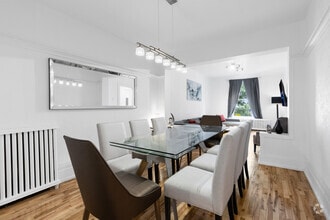 Building Photo - 2259 Rue Sherbrooke E