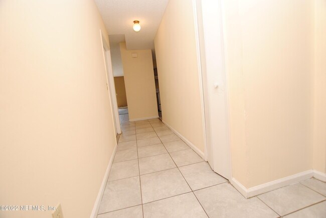 Foto del edificio - 2468 Spring Vale Rd