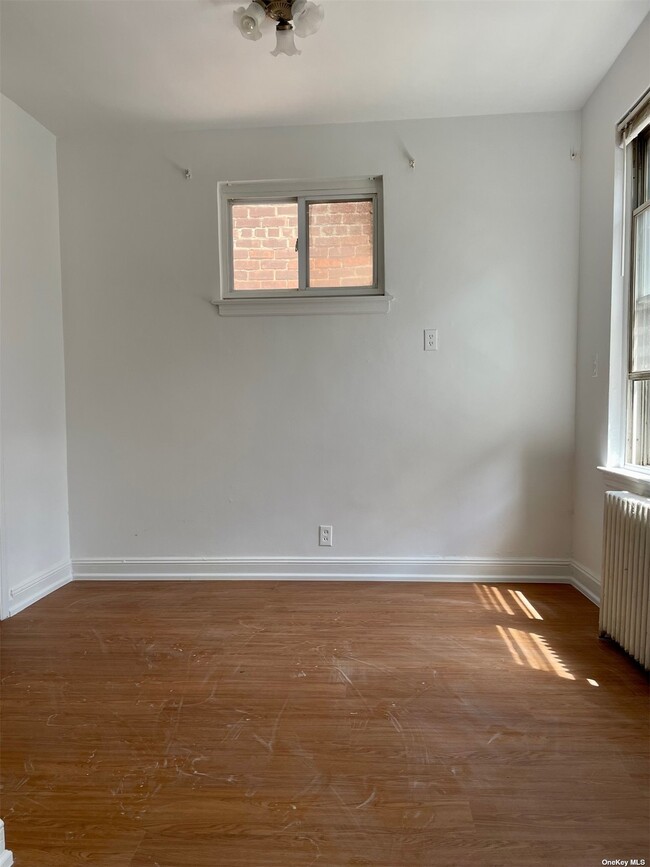 Building Photo - 83-17 Vietor Ave